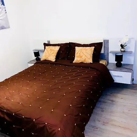 Carré De Détente Jacuzzi Jardin Piscine T3 Parking