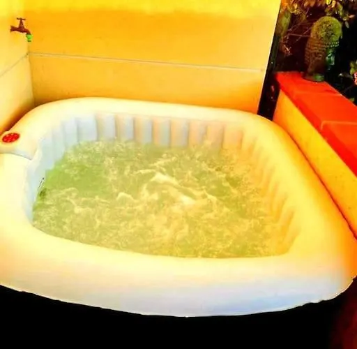 Carré De Détente Jacuzzi Jardin Piscine T3 Parking *