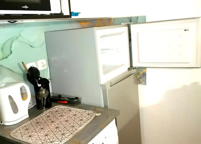 Carré De Détente Jacuzzi Jardin Piscine T3 Parking