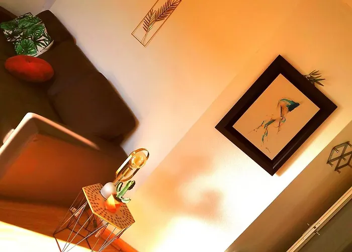 Carré De Détente Jacuzzi Jardin Piscine T3 Parking *